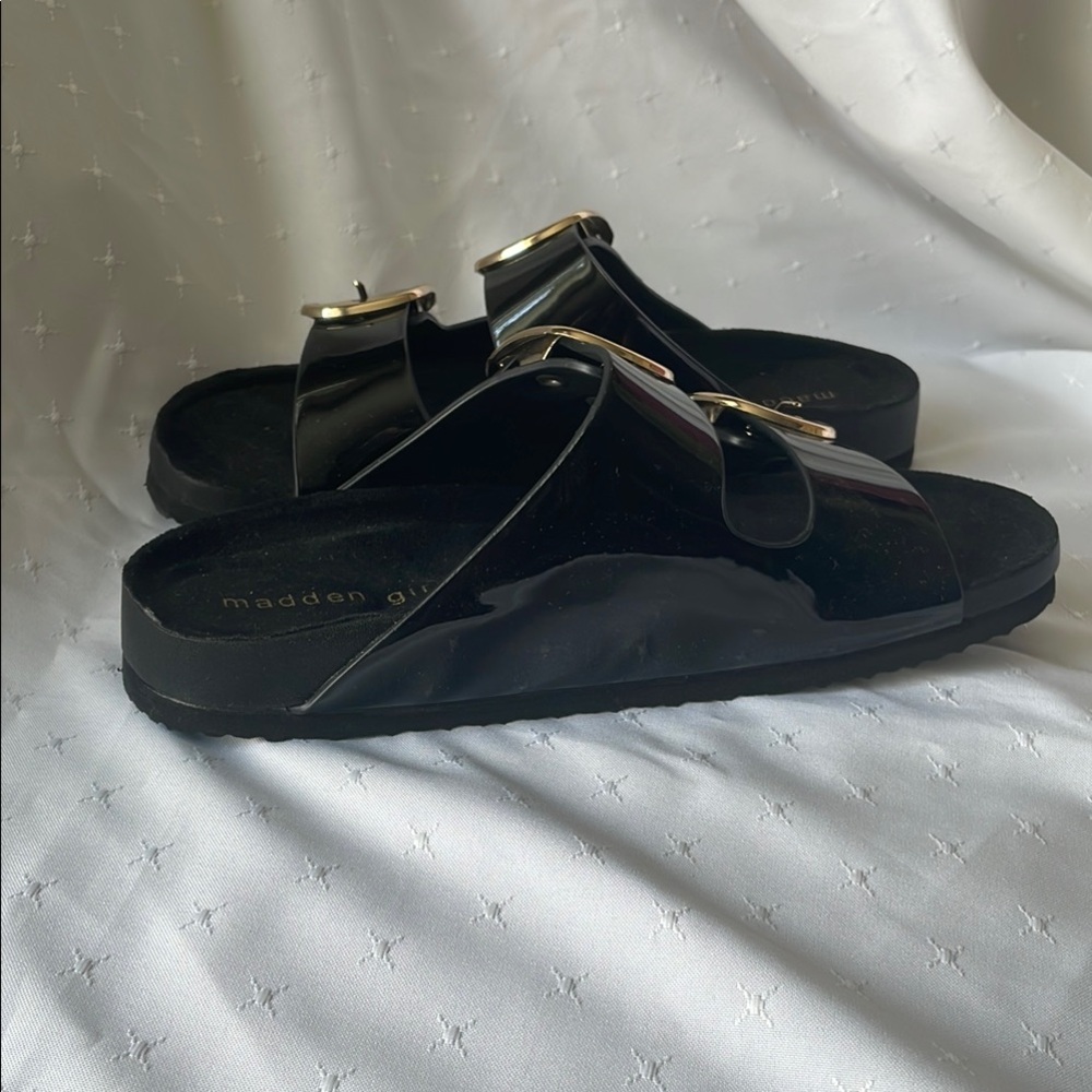 NWOT Madden Girl Patent Leather Black Slides with Gold Accents - Picture 4 of 6